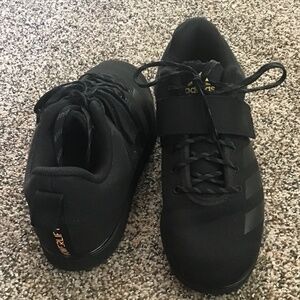 Men’s Adidas Powerlift Black Athletic Shoes Sz 9.5